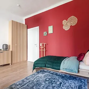  Apartamento Colorful Facing Courtyard
