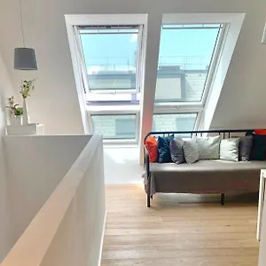 Amazing Location In Near Rathaus Appartement